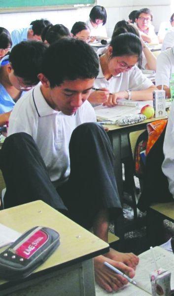 无臂男生申请高考延时:每科多30%时间