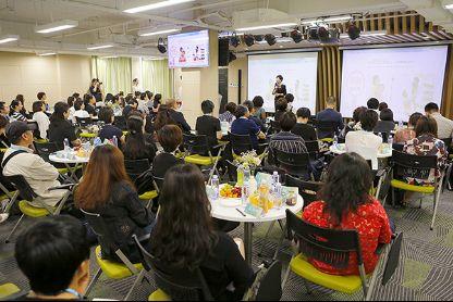 红黄蓝幼儿园召开家园共育沟通会:用心做教育