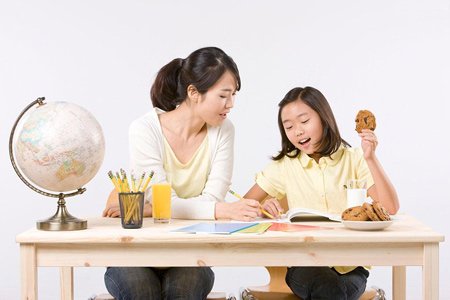 家长学堂:小学生家长该如何陪孩子学习?