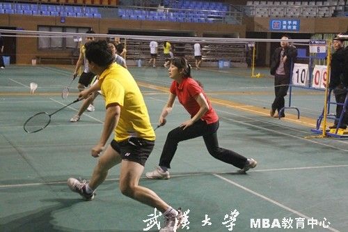 武汉大学MBA2013年师生羽毛球赛圆满结束