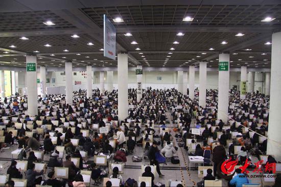 2��5�գ�������λ�ڼ���˴����չ���ĵ�ɽ����������ѧԺ����μ��տ���