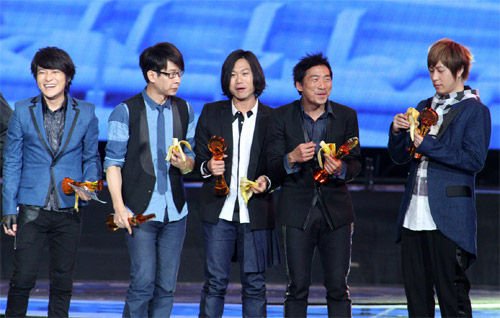 台流行考公务员 公务员才是 正经 工作?