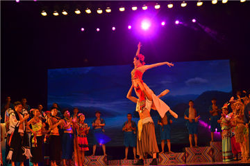 民族大剧院赏艺术盛宴共庆党的生日 _频道-恩施