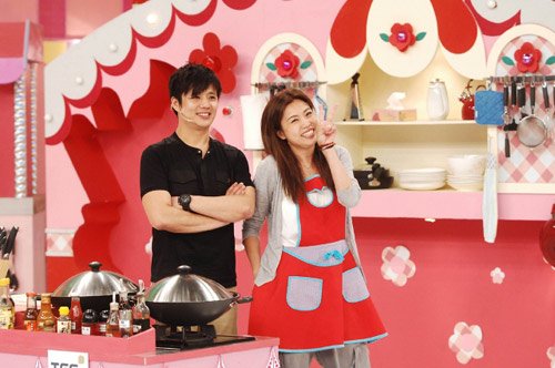 组图:Lisa S上《美女厨房》 梅小惠凭帮手胜出