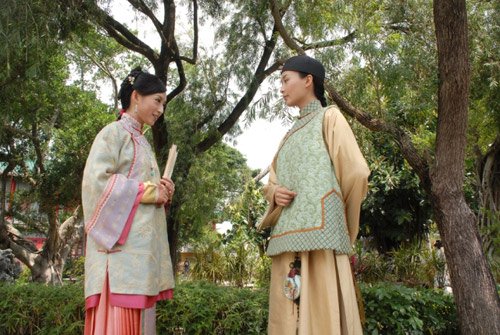 组图:《蒲松龄》剧照曝光 陈法拉反串勾引女孩