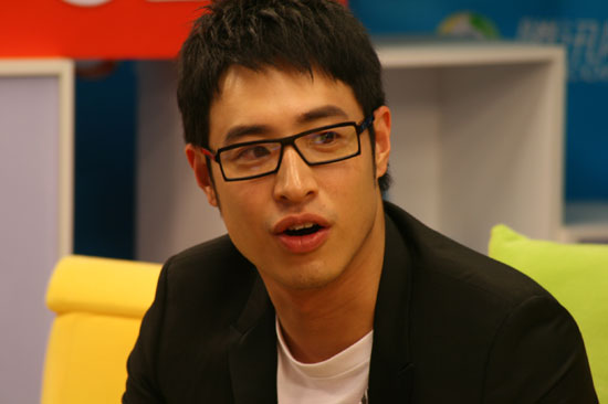 潘玮柏做客解读007+称想为qq做全新形象
