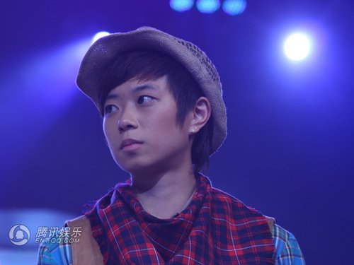 组图:20强突围赛第一场+张佑方