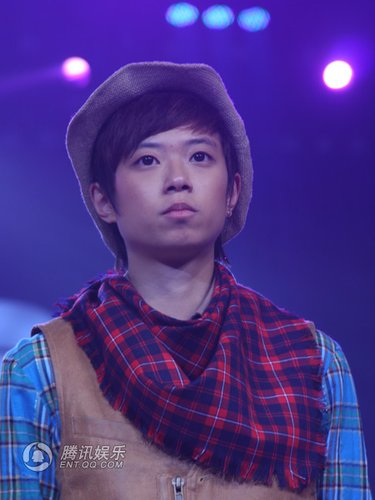 组图:20强突围赛第一场 张佑方唱《牛仔很忙》