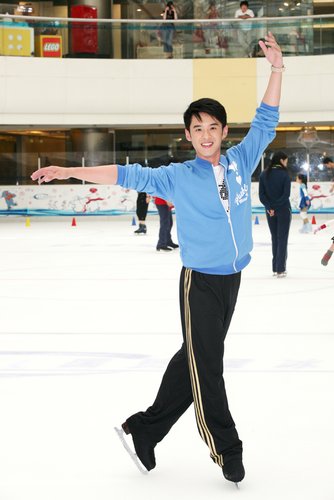 高昊首次秀花样滑冰 曾是国家花样滑冰运动员