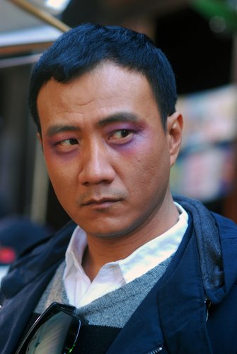胡军遭“机器侠”暴打 熊猫眼造型雷倒一片(图)