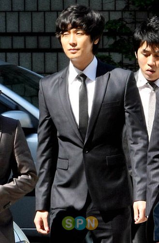 韩国明星朱智勋因吸毒被判有罪 目前可入伍_日