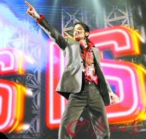 杰克逊遗体置于玻璃棺中 今日重回梦幻庄园_