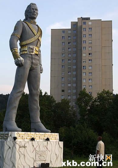 瑞士塑巨像纪念天王杰克逊 雕像高达12米(图)