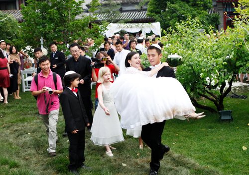 刘烨新婚在京举行 与法国女友雨中喜结良缘(图)