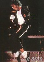 组图:迈克尔·杰克逊舞步全欣赏 妖艳的华丽