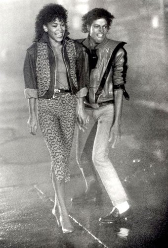 ★…杰克逊MV中的女主角们…★ - 娃娃游泳池