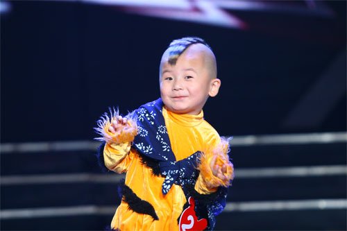 老虎造型武东博登上6+1舞台 李咏整治淘气包