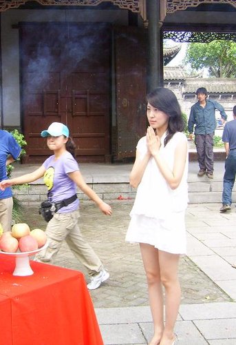 演员张乐一人分饰两角 奔赴上海入主《大侦探