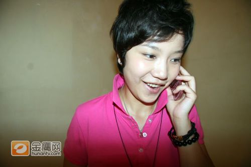 <em>快女</em>入住女声<em>宿舍</em> 接受封闭训练手机被没收_