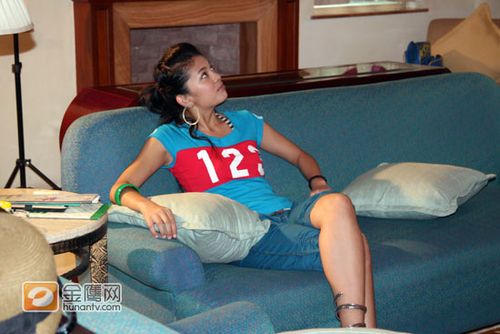 <em>快女</em>入住女声<em>宿舍</em> 接受封闭训练手机被没收_