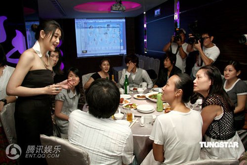 《泡沫之夏》杀青 何润东洒泪 大S黄晓明 豪饮_