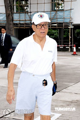 李嘉诚生日或不见梁洛施儿子 媒体宅外守候(图