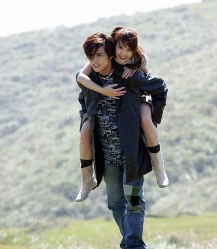 杨丞琳为淘气王子扮傻 与贺军翔玩暧昧_娱乐