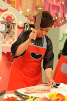 组图:《<em>美女厨房</em>》录像 <em>邓萃雯</em>黎耀祥亲热下厨