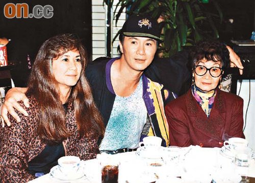 许冠杰妈妈肠穿病情反复