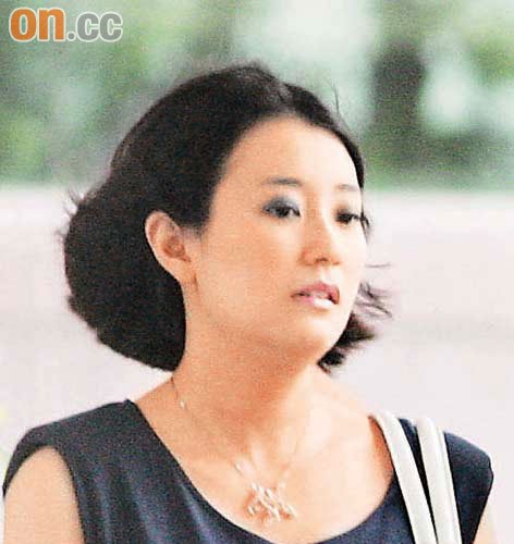 组图:张燊悦产后半年未瘦身 老公夸其有福气_