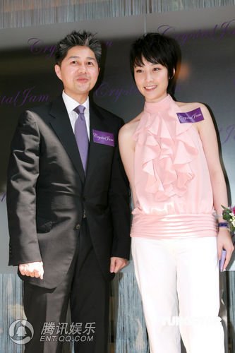 <em>陈文媛</em>否认已跟男友结婚 坦言不会考虑幕前演