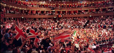 <em>最后一夜</em>逍遥音乐会上大银幕