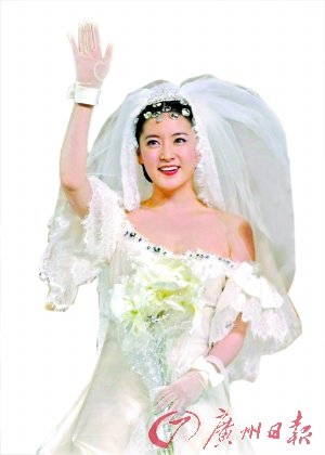 38岁李英爱前日低调完婚 与55岁老公热恋10年