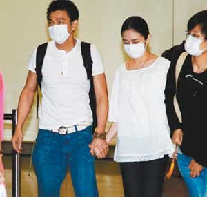 刘德华返港急牵朱丽倩回家：大家给我一点时间