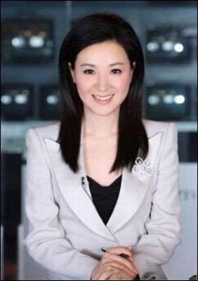 央视二套新美女主播章艳英文水平 遭网友质疑