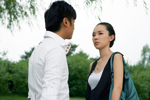 《完美》养眼剧照大曝光  霍思燕朱雨辰 亲密谈