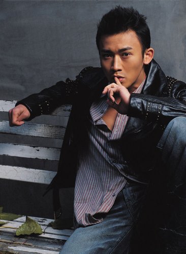 《戴着面具跳舞》热播 聂远整容惹争议_内地