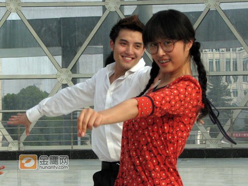 《<em>丑女</em>3》载<em>歌</em>载舞上荧屏 男一号名叫雷囧_