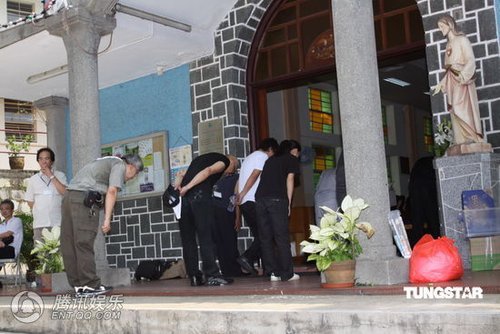 成奎安百万棺木入土为安 瞻仰遗容遗孀痛哭