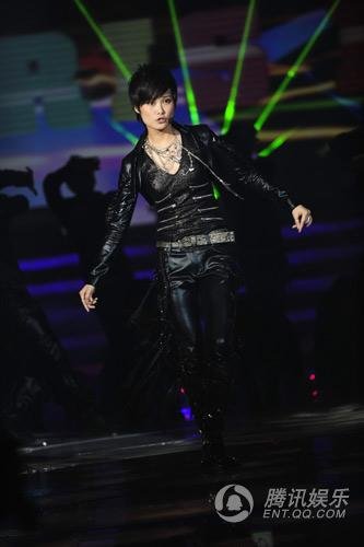 组图:<em>2009年快女冠军战</em> 李宇春现场劲歌热舞_