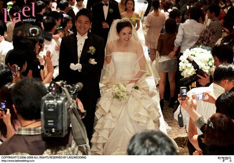 韩女星 张英兰 6日举行婚礼 场面温馨浪漫(图)_日