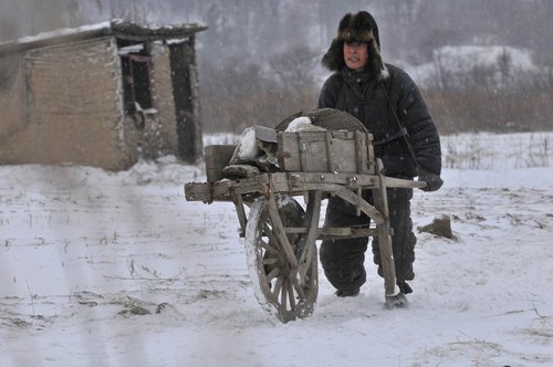 张桐演绎理想硬汉 实力小生智勇双全闯关东 _内地电视剧_娱乐_腾讯网