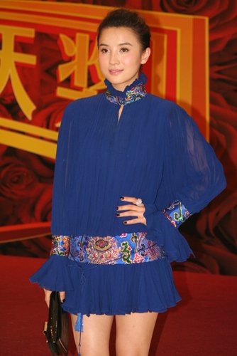 小宋佳亮相飞天奖+造型彰显名族风情成全场焦点