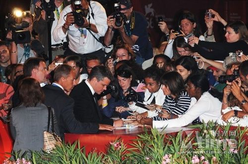 威尼斯电影节第六日:总统走红毯达蒙人气旺