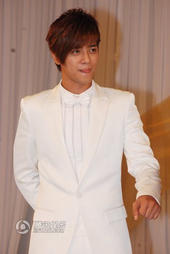 最赚钱罗志祥代言千万泡面 厂商月赚45亿_港