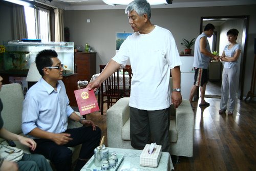 《老牛家的战争》硝烟渐散 李崇霄改变戏路_