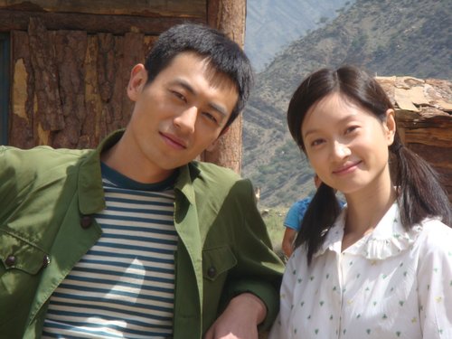 沈佳妮主演《爱在苍茫大地》 与朱亚文谈恋爱