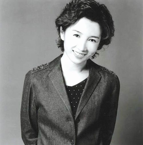 主持人和晶图片
