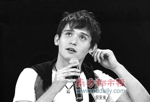混血靓仔惊艳星光大道 不懂歌词不怕唱到破音