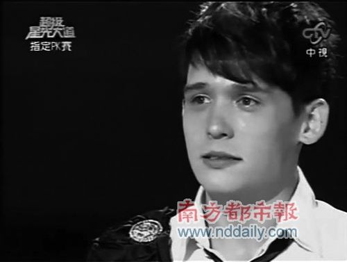 混血靓仔惊艳星光大道 不懂歌词不怕唱到破音